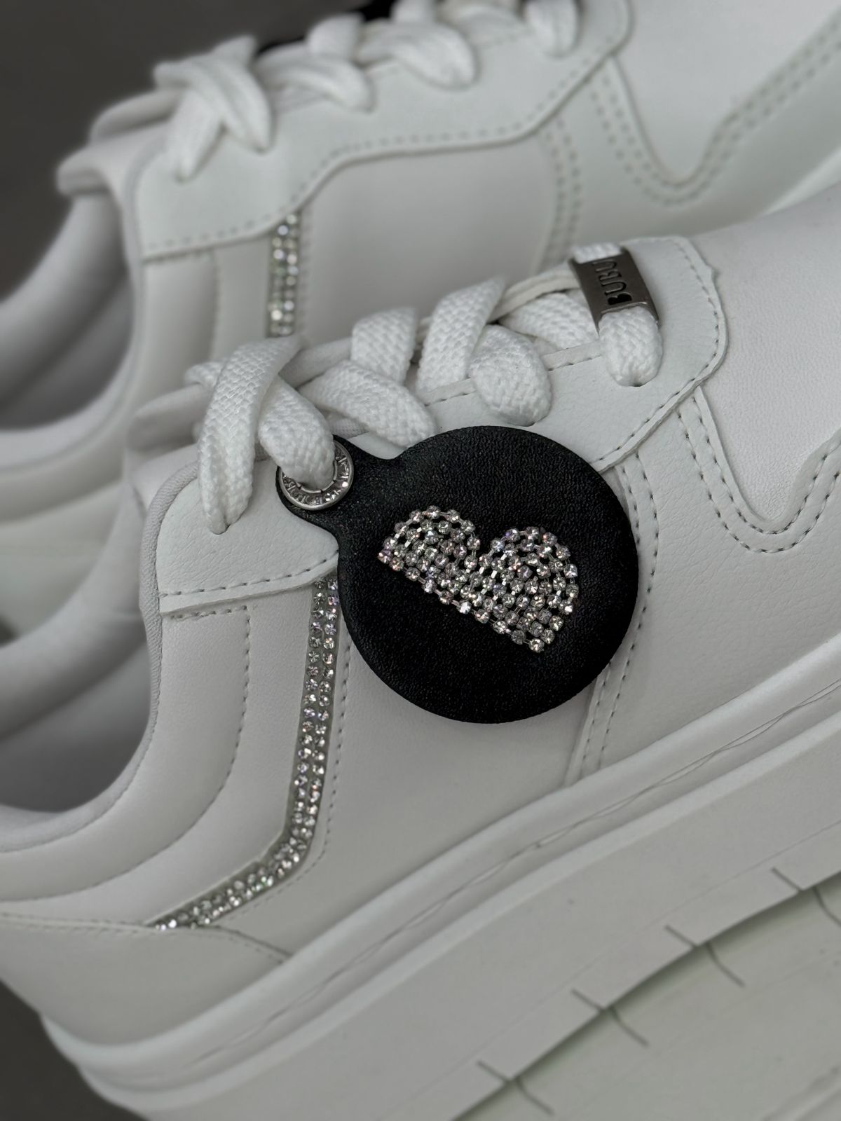 TNIS BUBU PINGENTE STRASS
